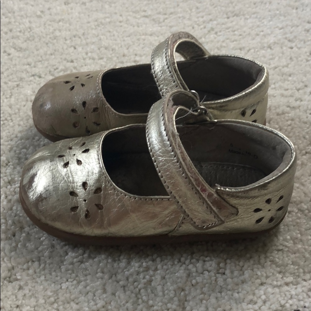 See Kai Run gold Mary Janes 6 leather